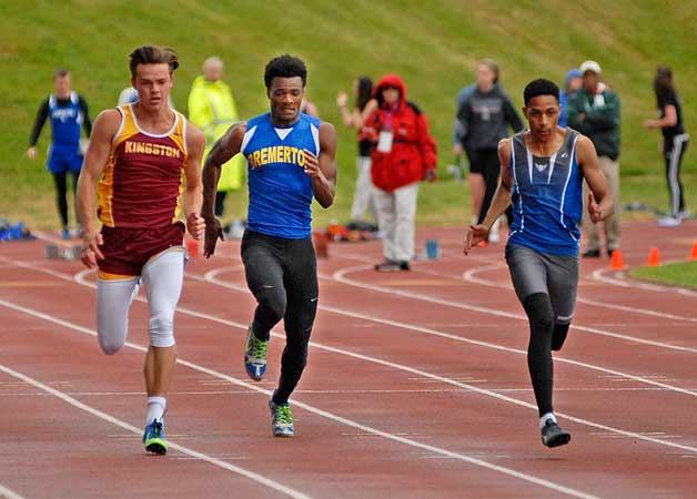 Bremerton’s Tony Watson runs the 100 meter dash on May 14.