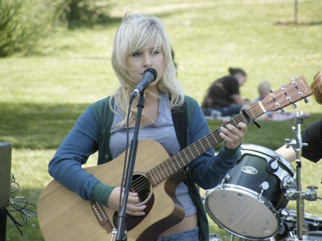 Songstress Rachel Wiegand will play the Stephens House on Bainbridge at 7:30 p.m. Saturday.