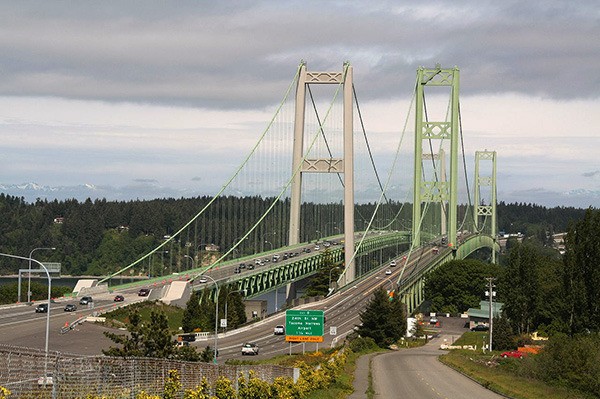 Tacoma Narrows Bridge seen from the south (Tacoma Side). Left: new bridge from 2007