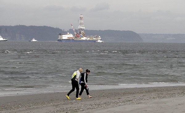 The Shell oil-derrick ship Noble Discoverer is escorted by tugs past Point No Point en route to the Port of Everett