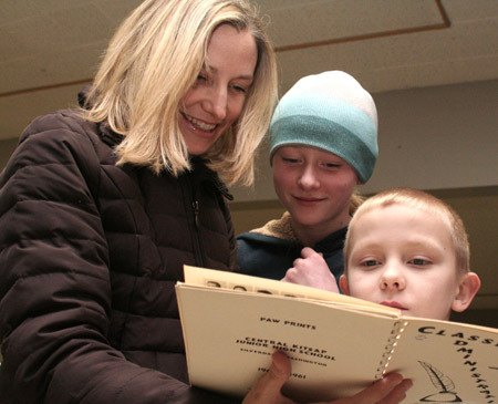 Dyllan Krouse and sister Taylor take a glance at their mother