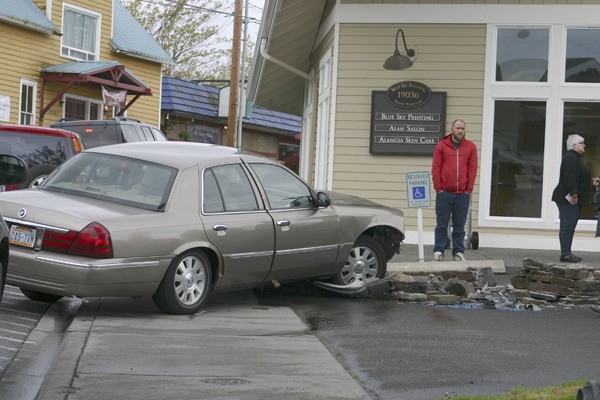 No major injuries reported in Front Street crash.