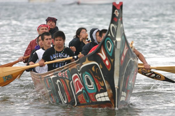 Twenty-seven canoes arrived at Point Julia