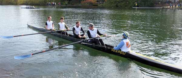 The men’s novice crew (Devin Bodony