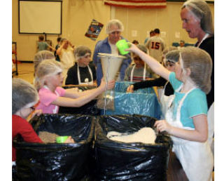 These students are combining the rice and lentil ingredients of the emergency hot meal.