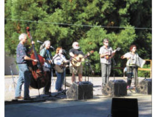 Bands at the Americana Music Fest entertained a crowd of 800.