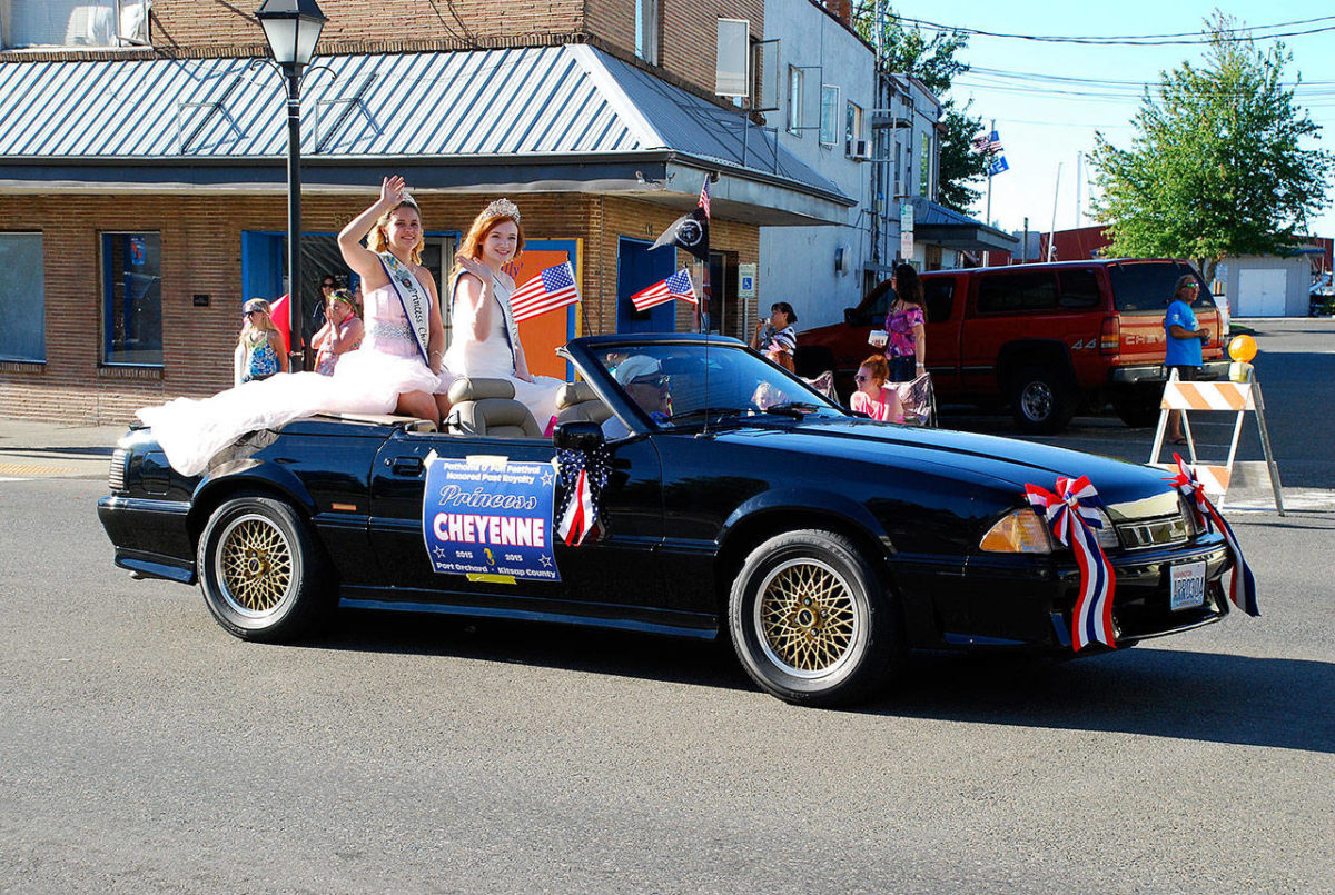 Port Orchard celebrates 50 years of Fathoms O’ Fun parades Kitsap