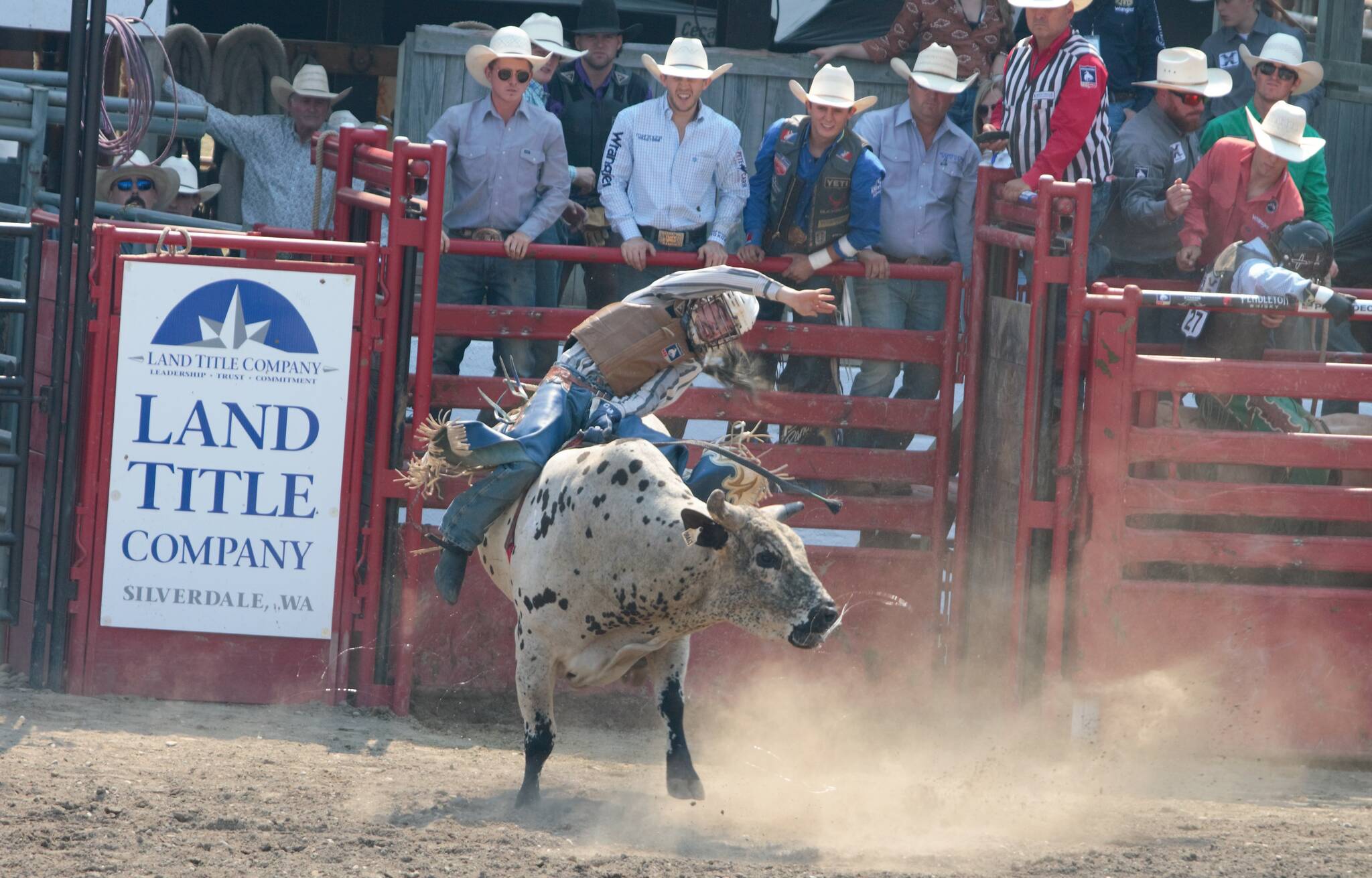 Elisha Meyer/Kitsap News Group Photos
Canyon Bass out of Johnson City, Texas rides his bull.