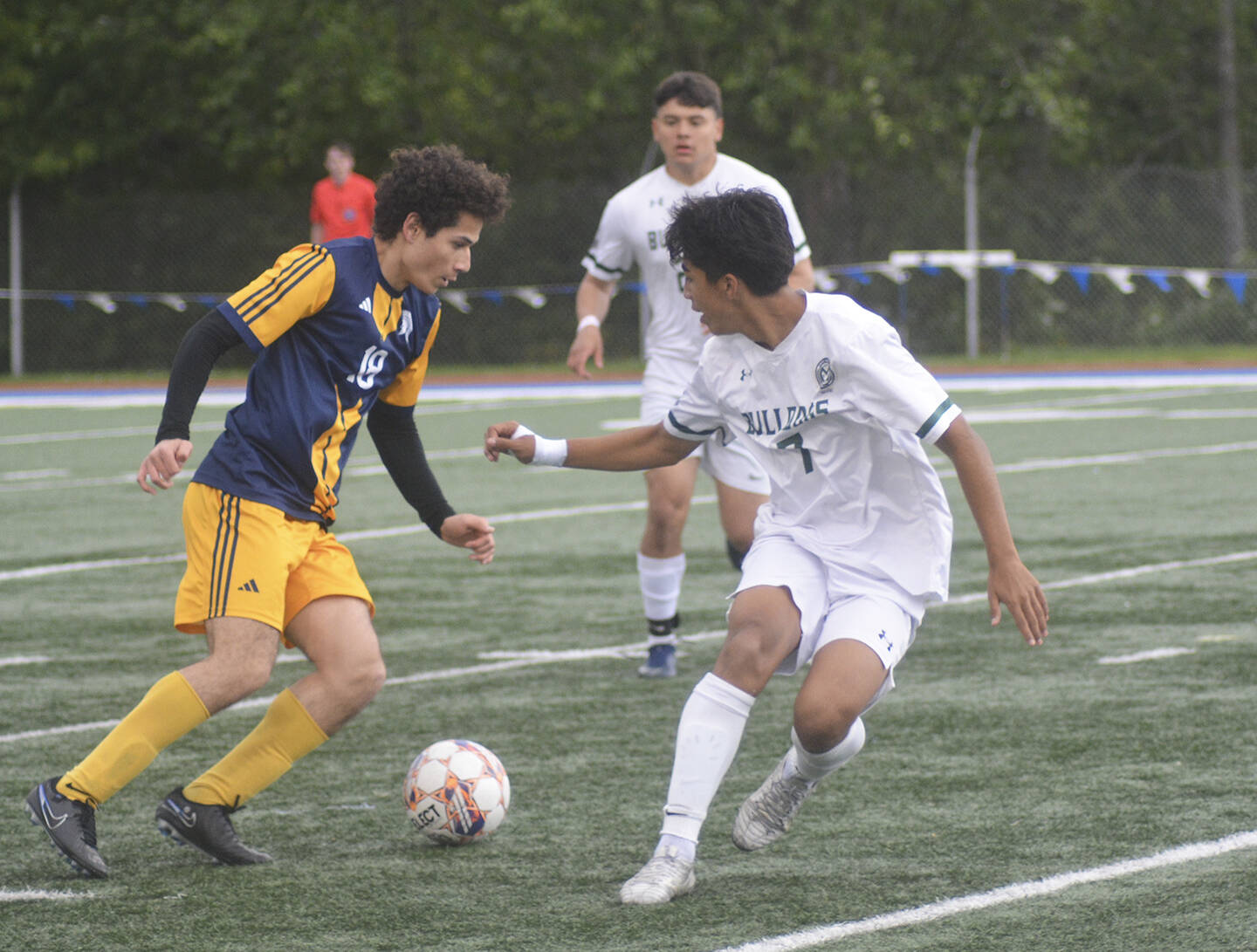 Steve Powell/Kitsap News Group photos
Junior Abe O’Connell (18) of Bainbridge dribbles and makes a move against MV.