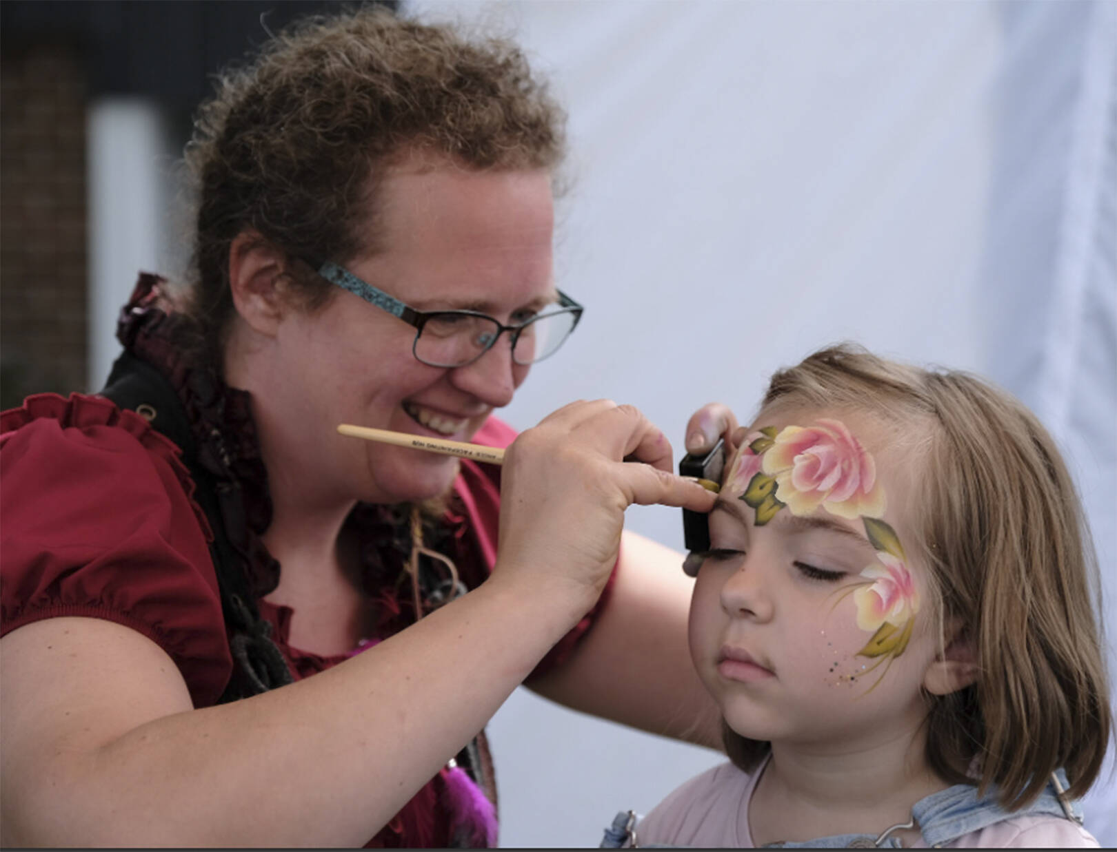 Damon Williams/Kitsap News Group photos
Frida Haas makes Kimberly Wisner a work of art at the Kingston Pirate Festival June 8.