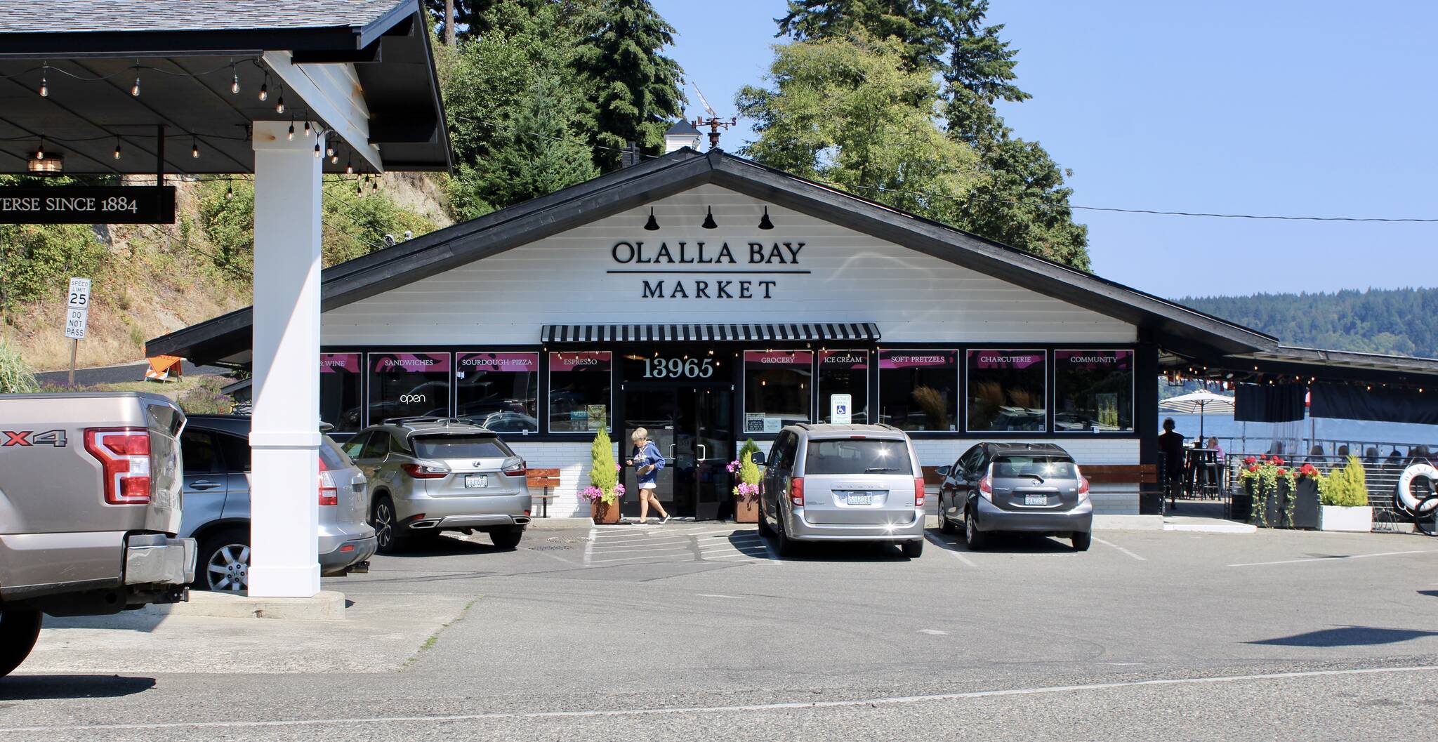 Elisha Meyer/Kitsap News Group photos
Cars pack into the small parking space in front of Olalla Bay Market in South Kitsap.