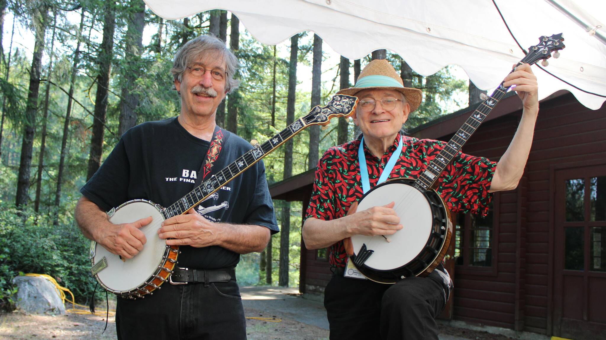 Elisha Meyer/Kitsap News Group photos
Ken Perlman, left, and Peter Langston strum a tune on their banjos.