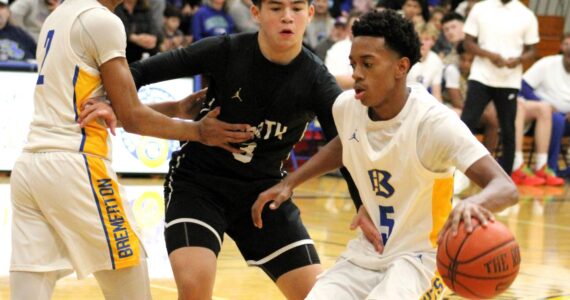 Elisha Meyer/Kitsap News Group
Bremerton sophomore Junior Davis-McWhorter gets inside the arc in a first quarter drive versus the North Kitsap Vikings.